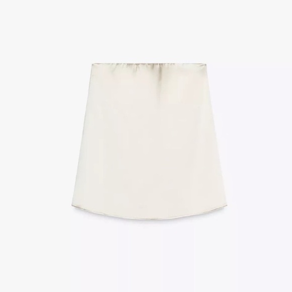 NWT ZARA BLOGGER FAV satin Top size L and XL
🚨PRICE FIRM NO DISCOUNT - Picture 12 of 16